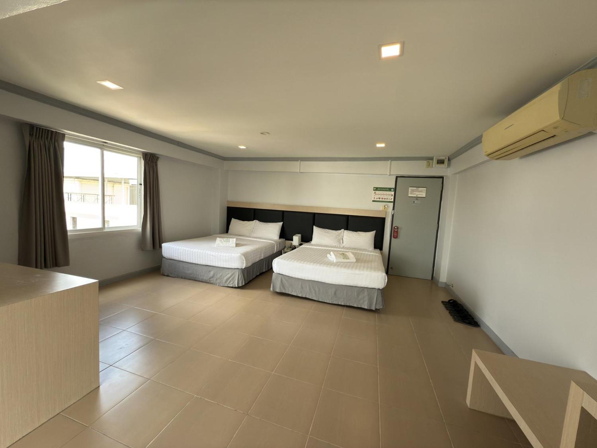 Regent Ngamwongwan Hotel Nonthaburi Exterior foto